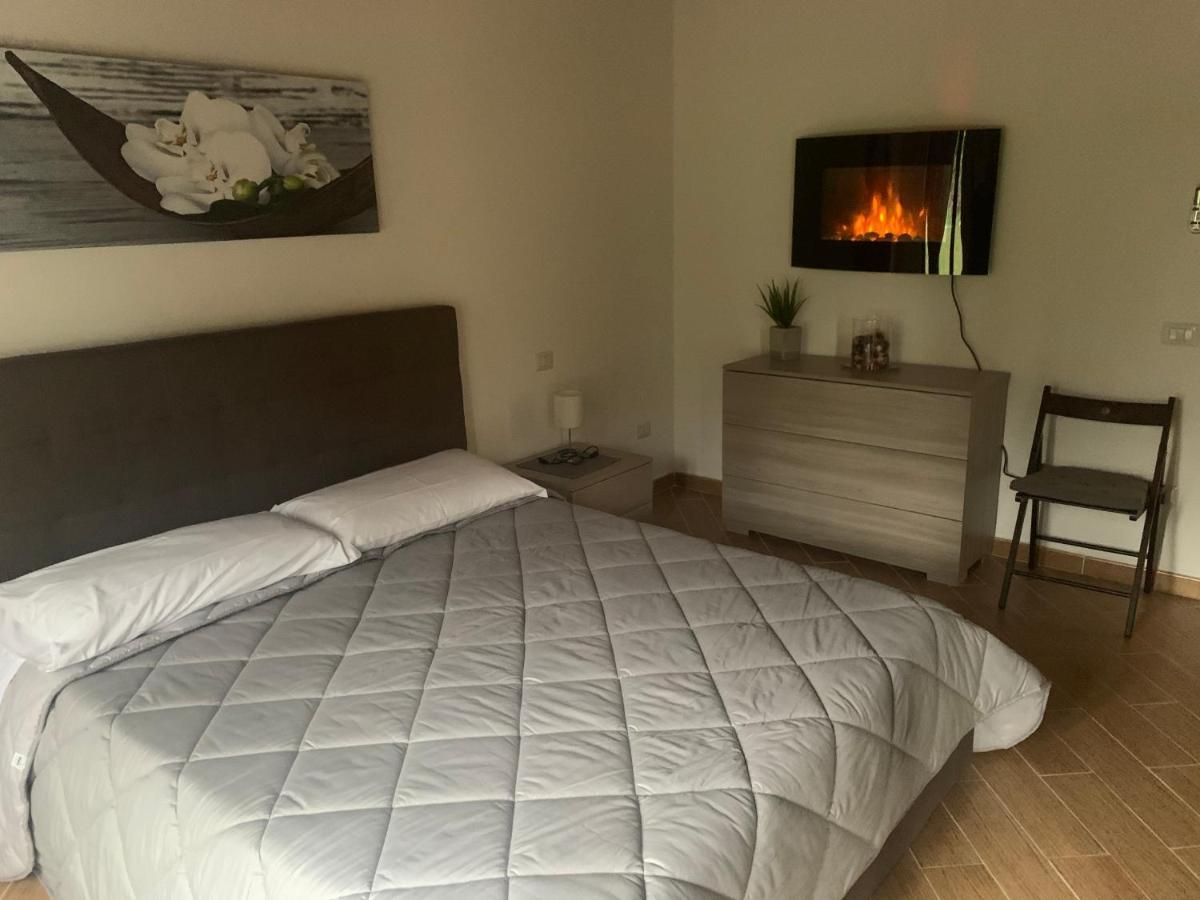 Il Casale Di Gio Bed & Breakfast เนเปิลส์ ภายนอก รูปภาพ