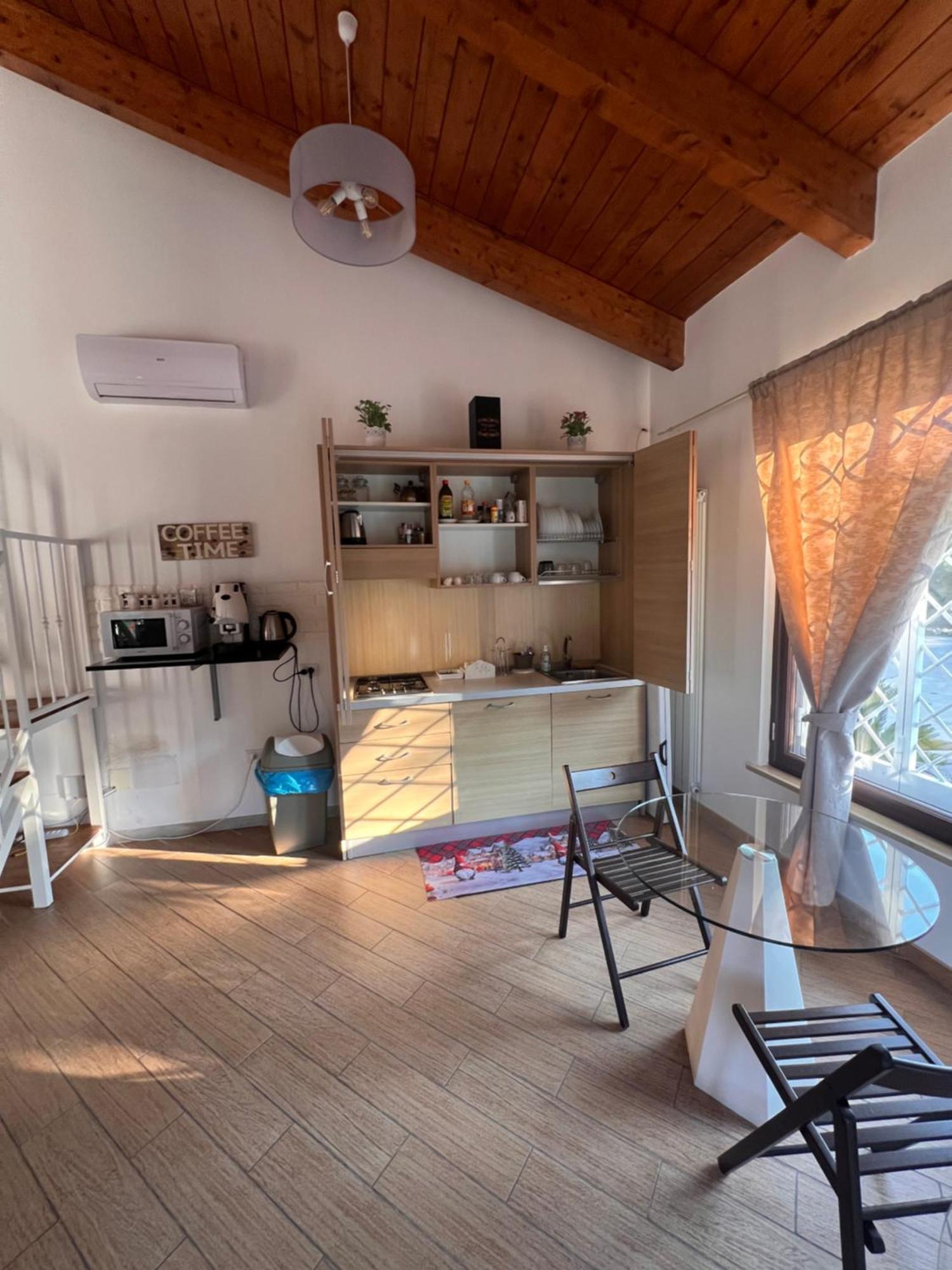 Il Casale Di Gio Bed & Breakfast เนเปิลส์ ภายนอก รูปภาพ
